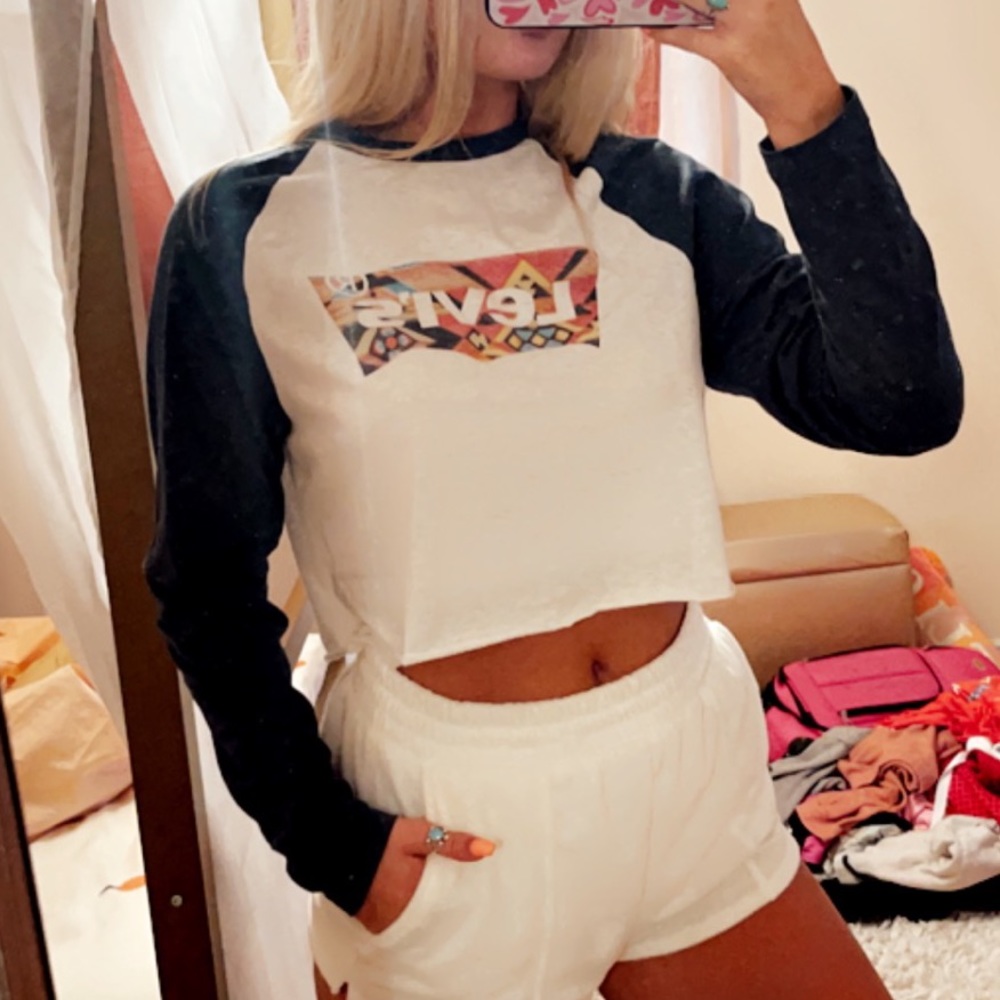 levi’s long sleeve crop top size M